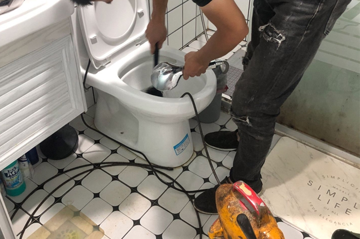 沁源马桶堵塞自己疏通还是找师傅？专业上门服务让你省时更省心